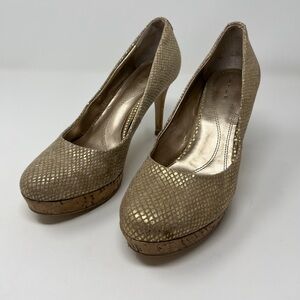 Tahari Gold Platform Heels Size 7.5